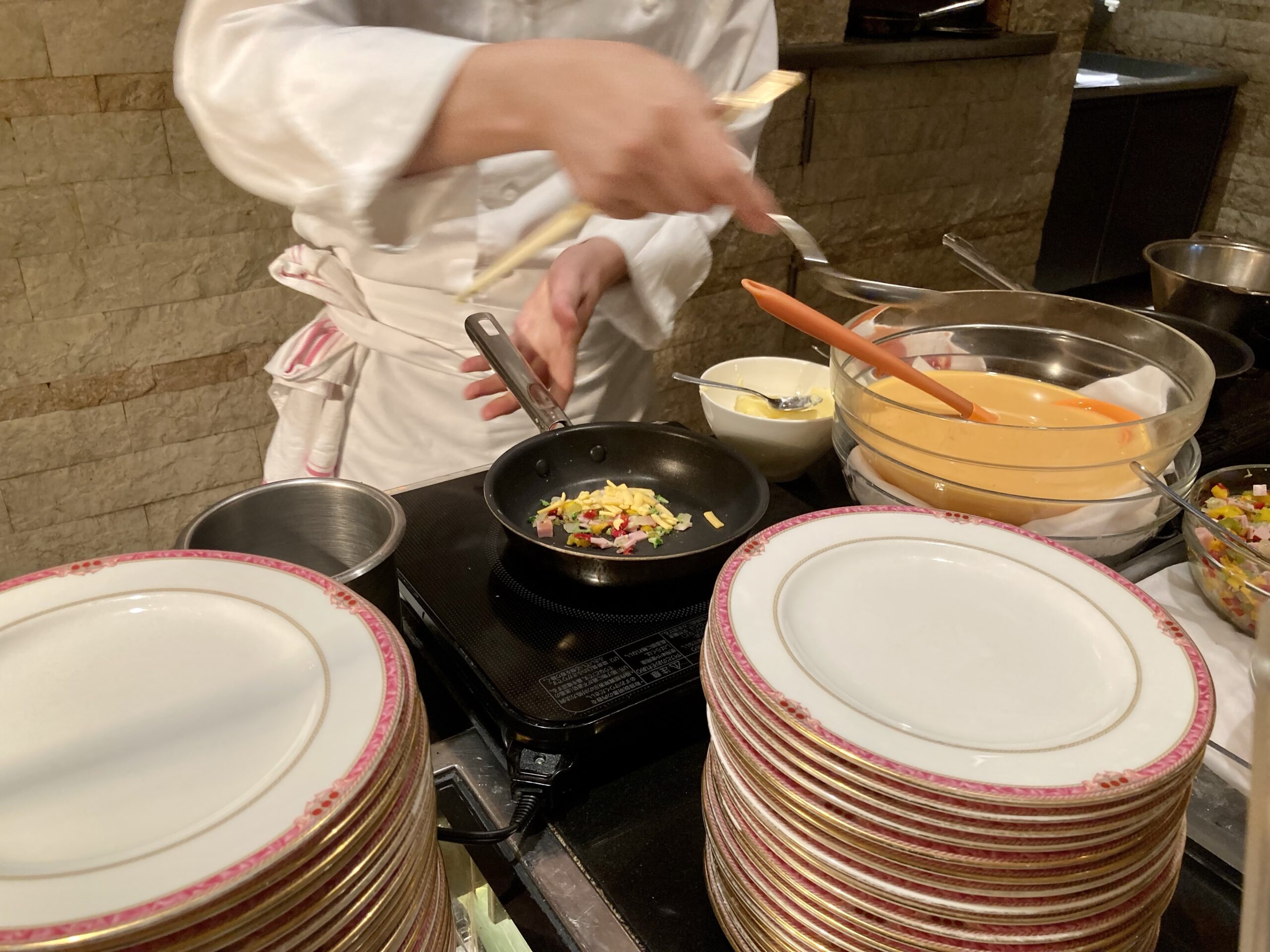 「ウェスティンホテル東京」ザテラスの朝食ビュッフェの様子