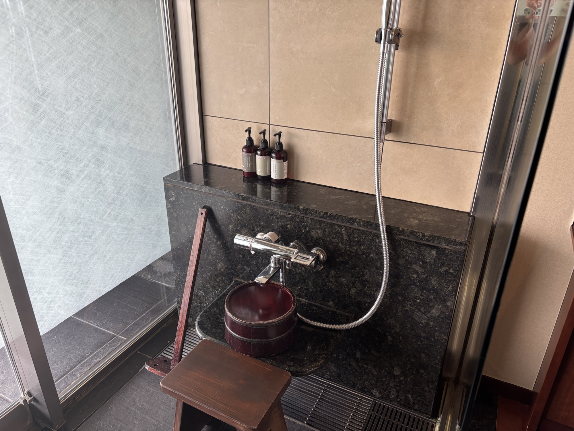 【赤倉観光ホテル】スパ＆スイート棟温泉露天テラスツインBへバースデー泊