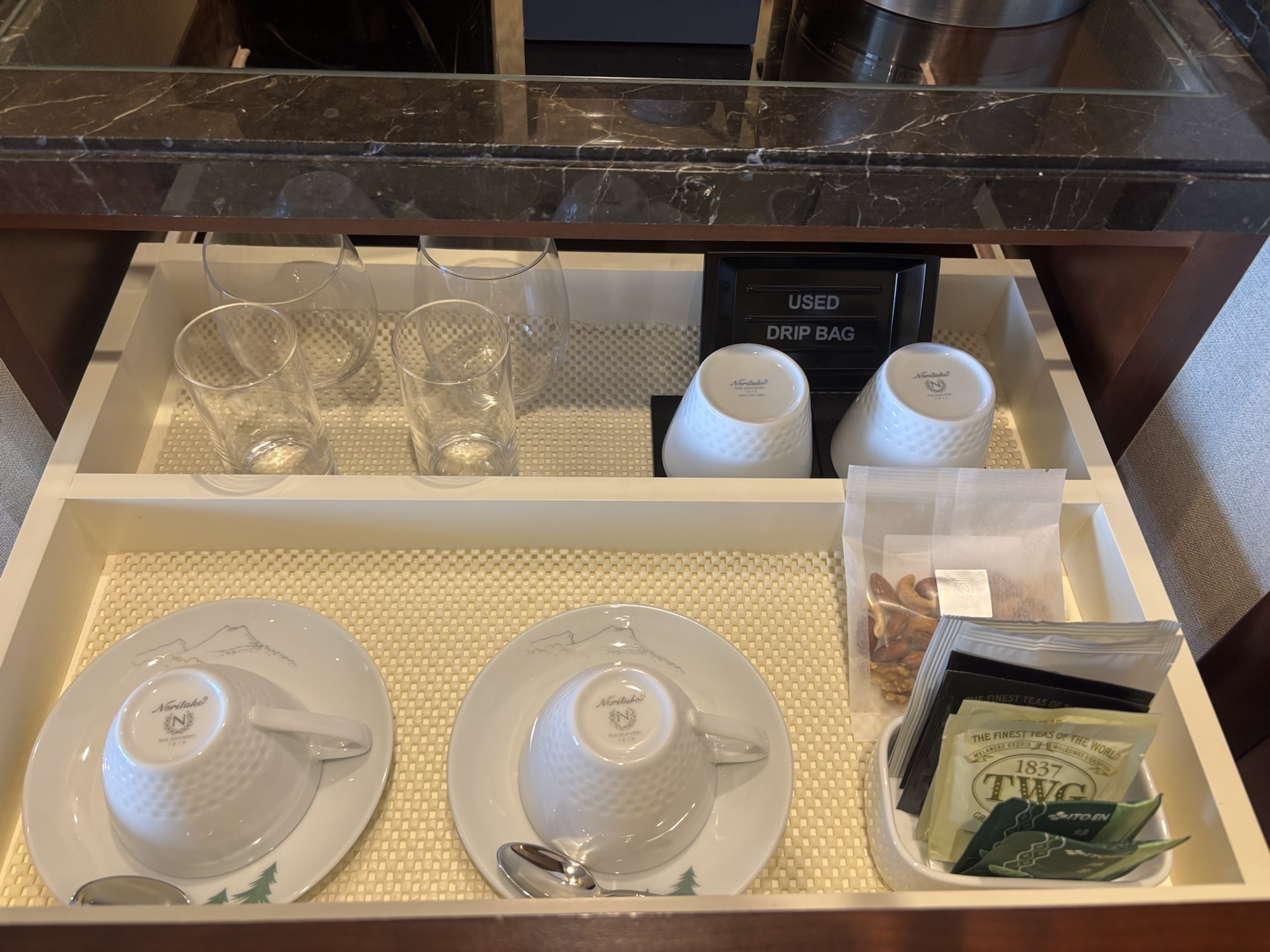 【赤倉観光ホテル】スパ＆スイート棟温泉露天テラスツインBへバースデー泊