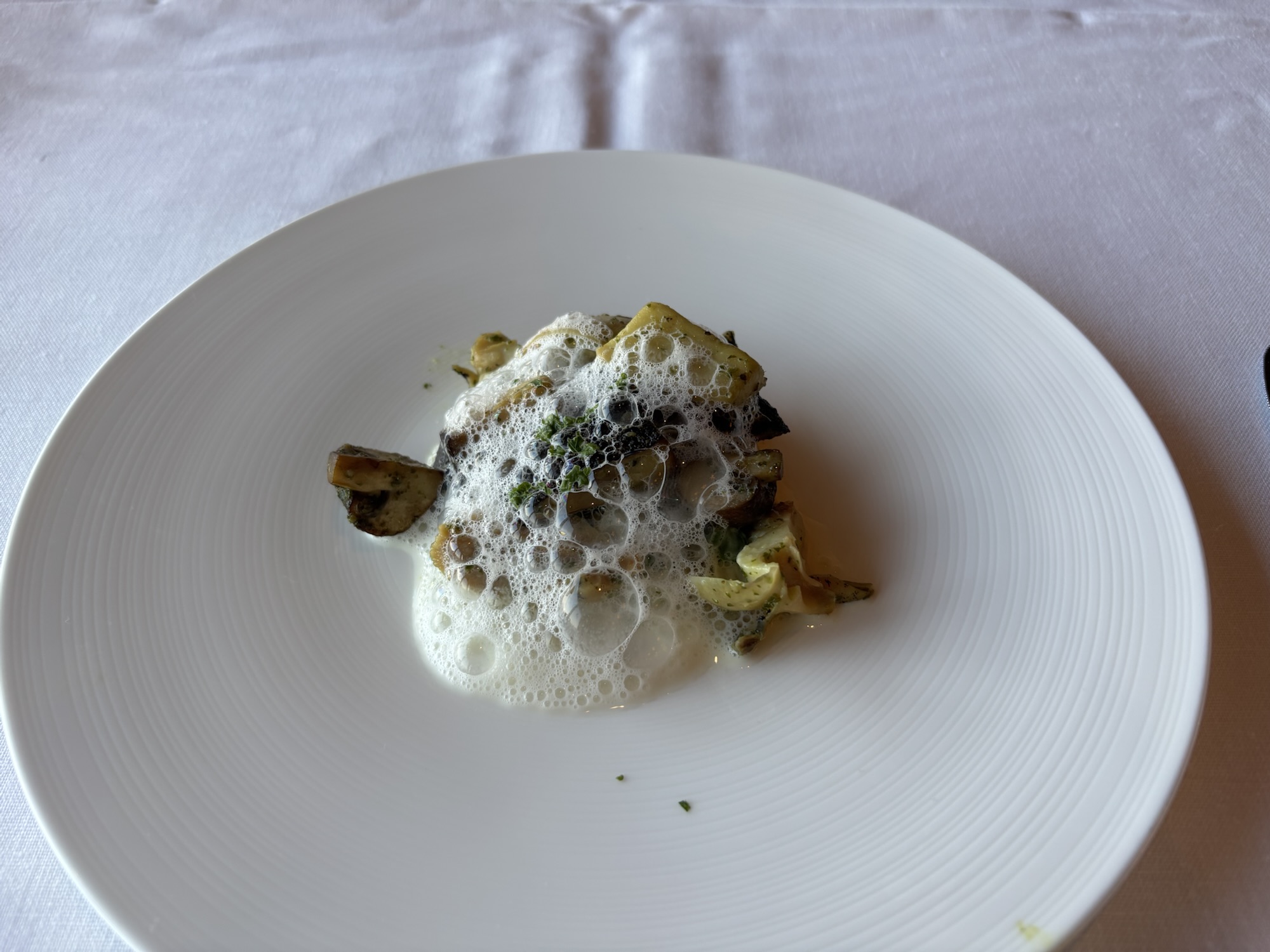 【赤倉観光ホテル】メインダイニング「ソルビエ」でのバースデーディナー