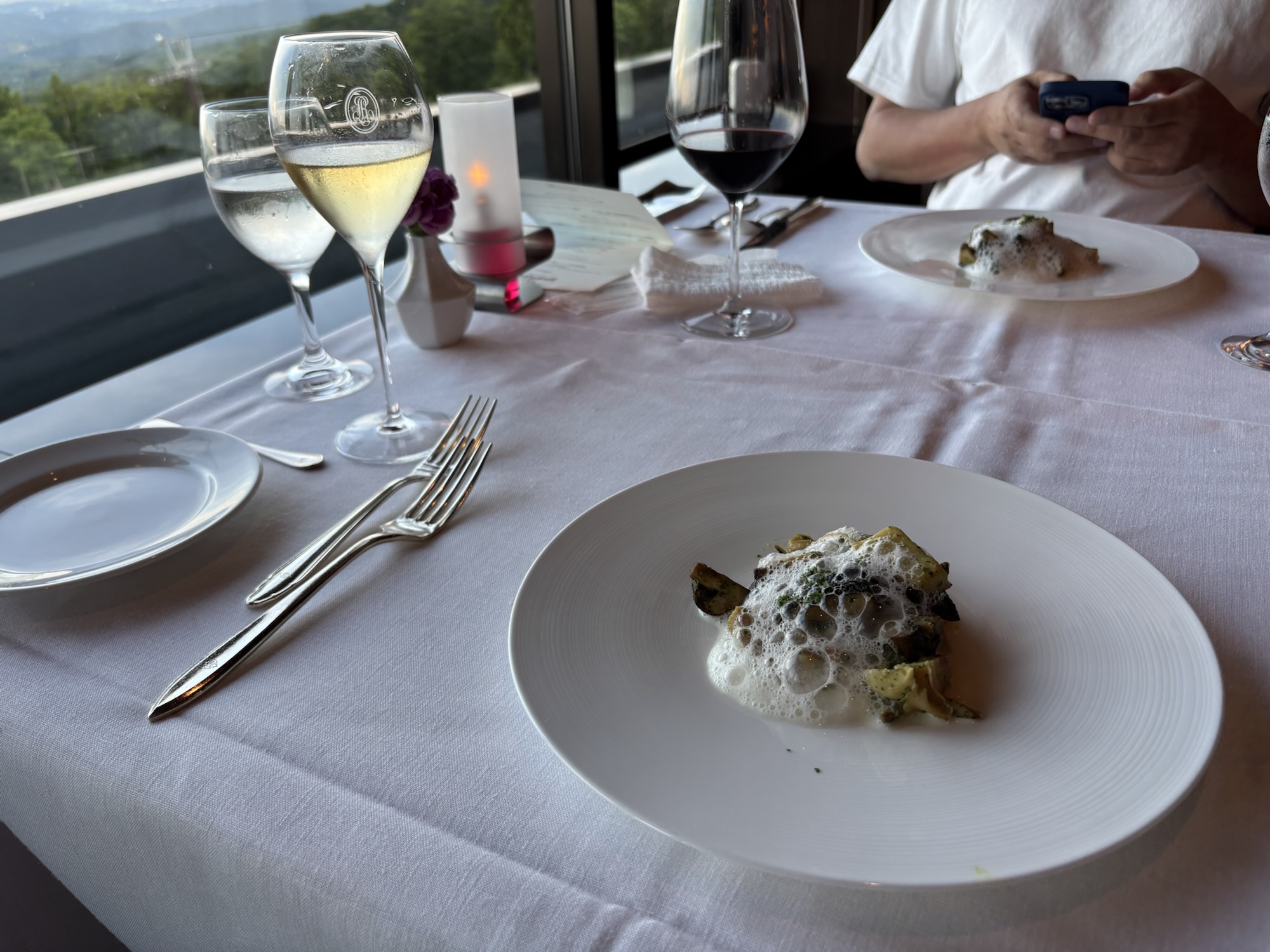 【赤倉観光ホテル】メインダイニング「ソルビエ」でのバースデーディナー