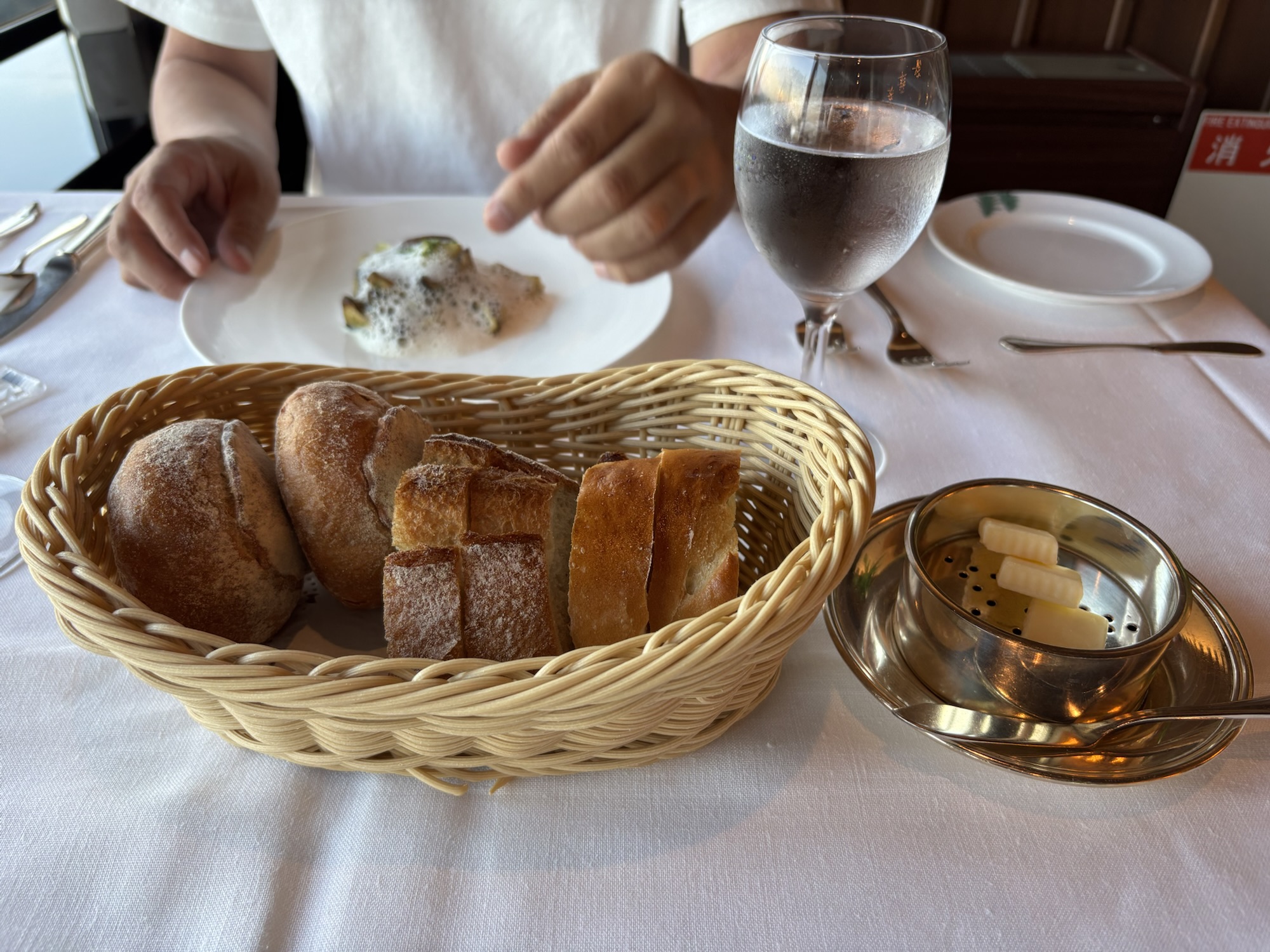 【赤倉観光ホテル】メインダイニング「ソルビエ」でのバースデーディナー