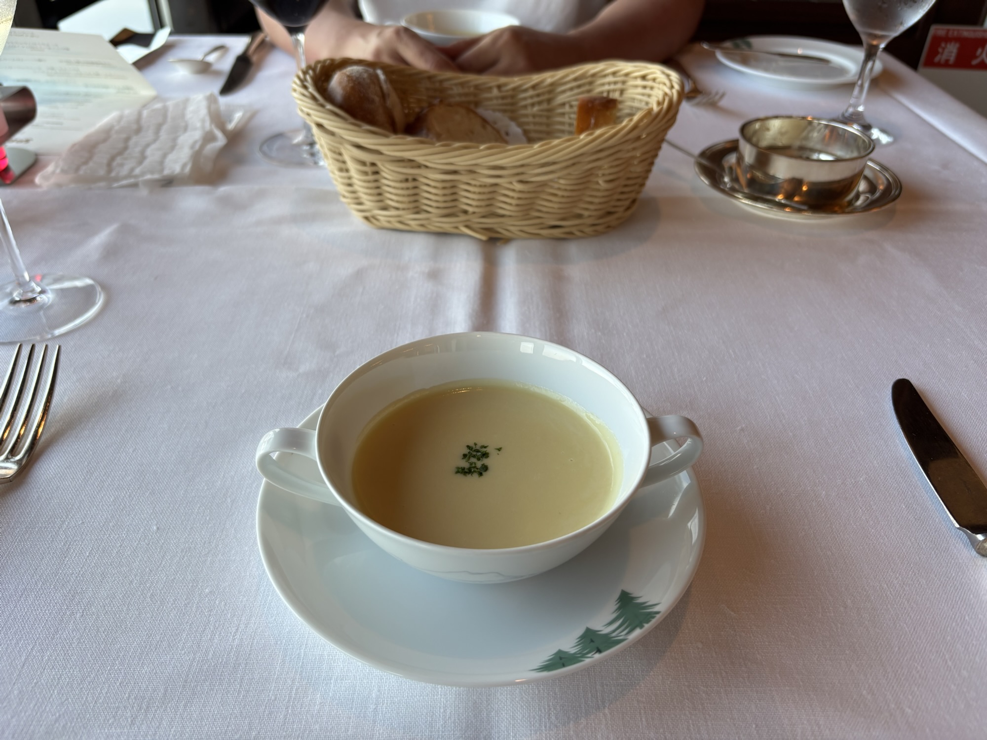 【赤倉観光ホテル】メインダイニング「ソルビエ」でのバースデーディナー