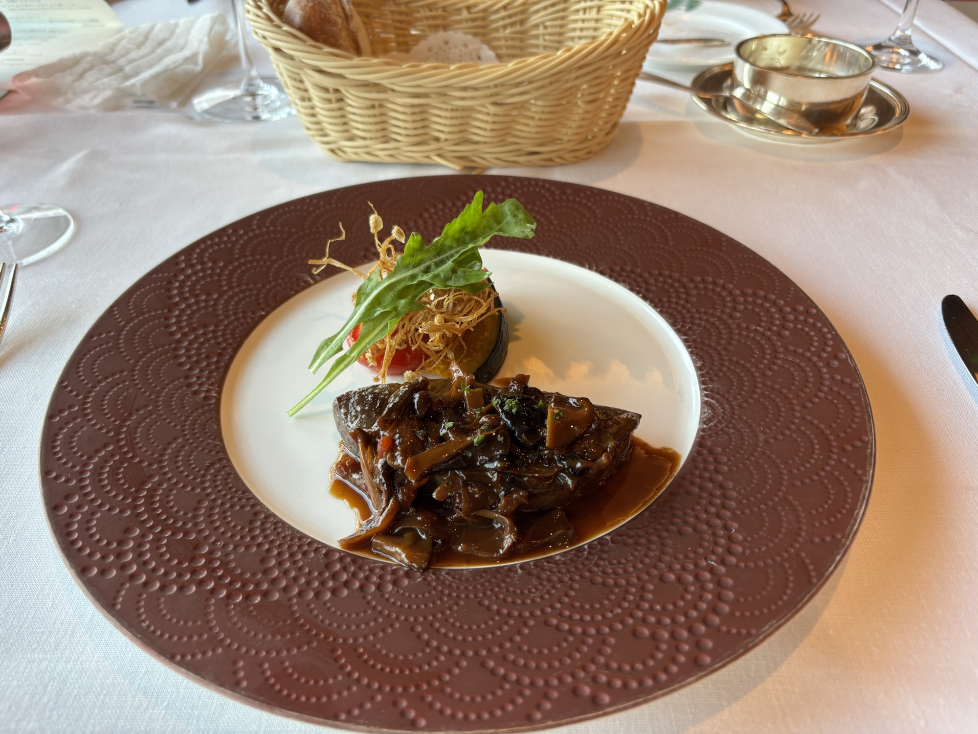 【赤倉観光ホテル】メインダイニング「ソルビエ」でのバースデーディナー