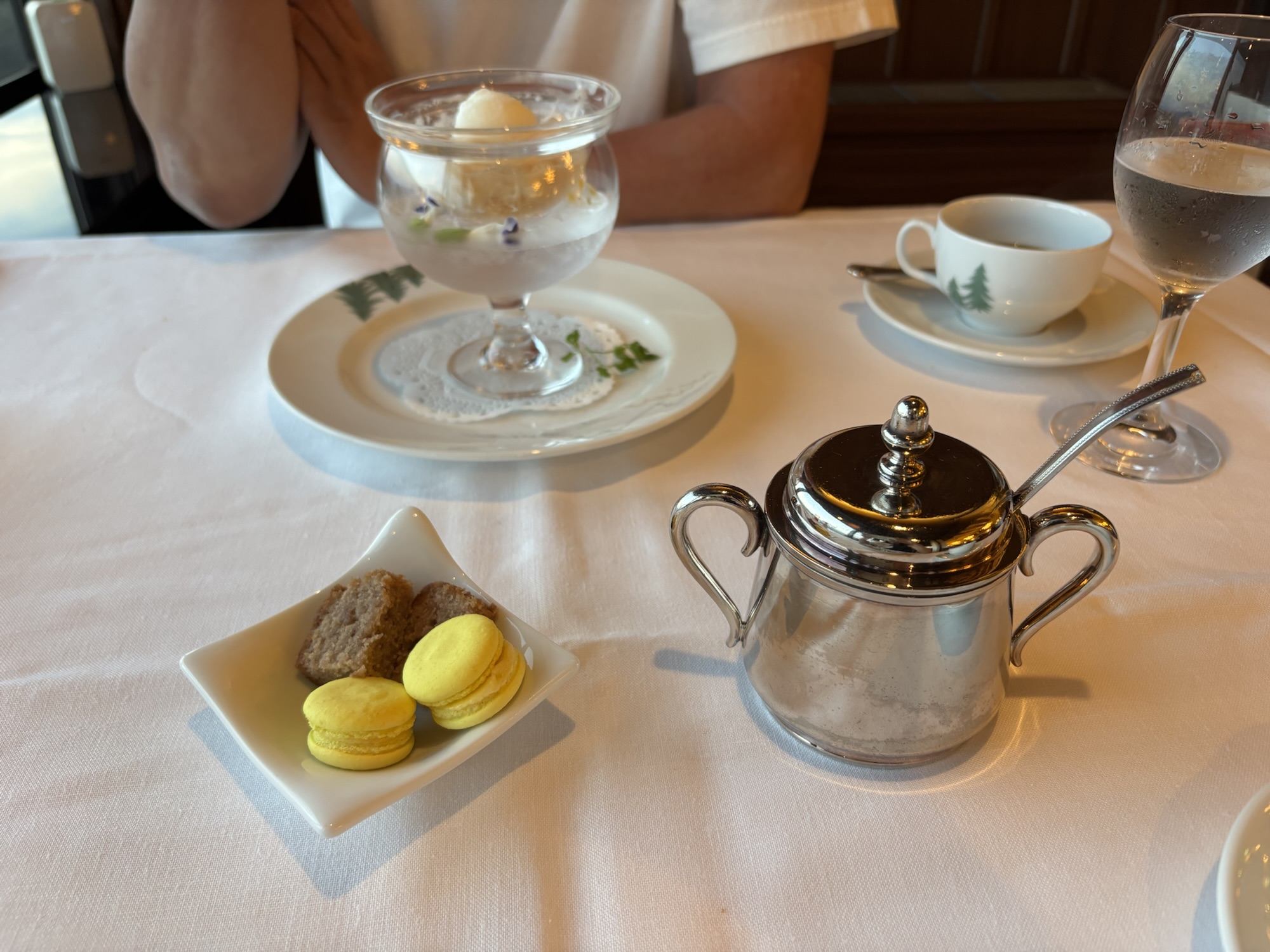 【赤倉観光ホテル】メインダイニング「ソルビエ」でのバースデーディナー