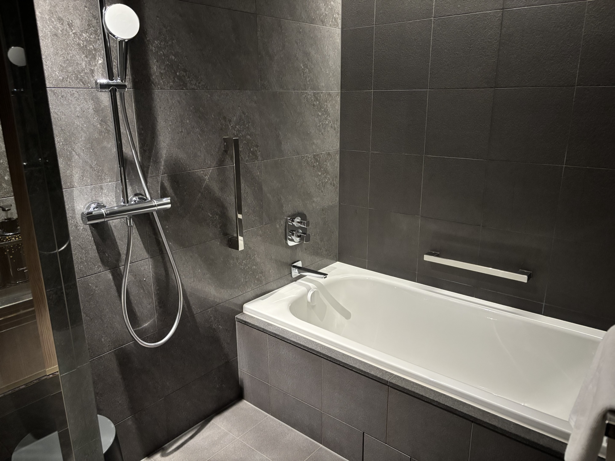 【大阪ステーションホテル】マリオットポイント泊と驚愕の9000円朝食ビュッフェ