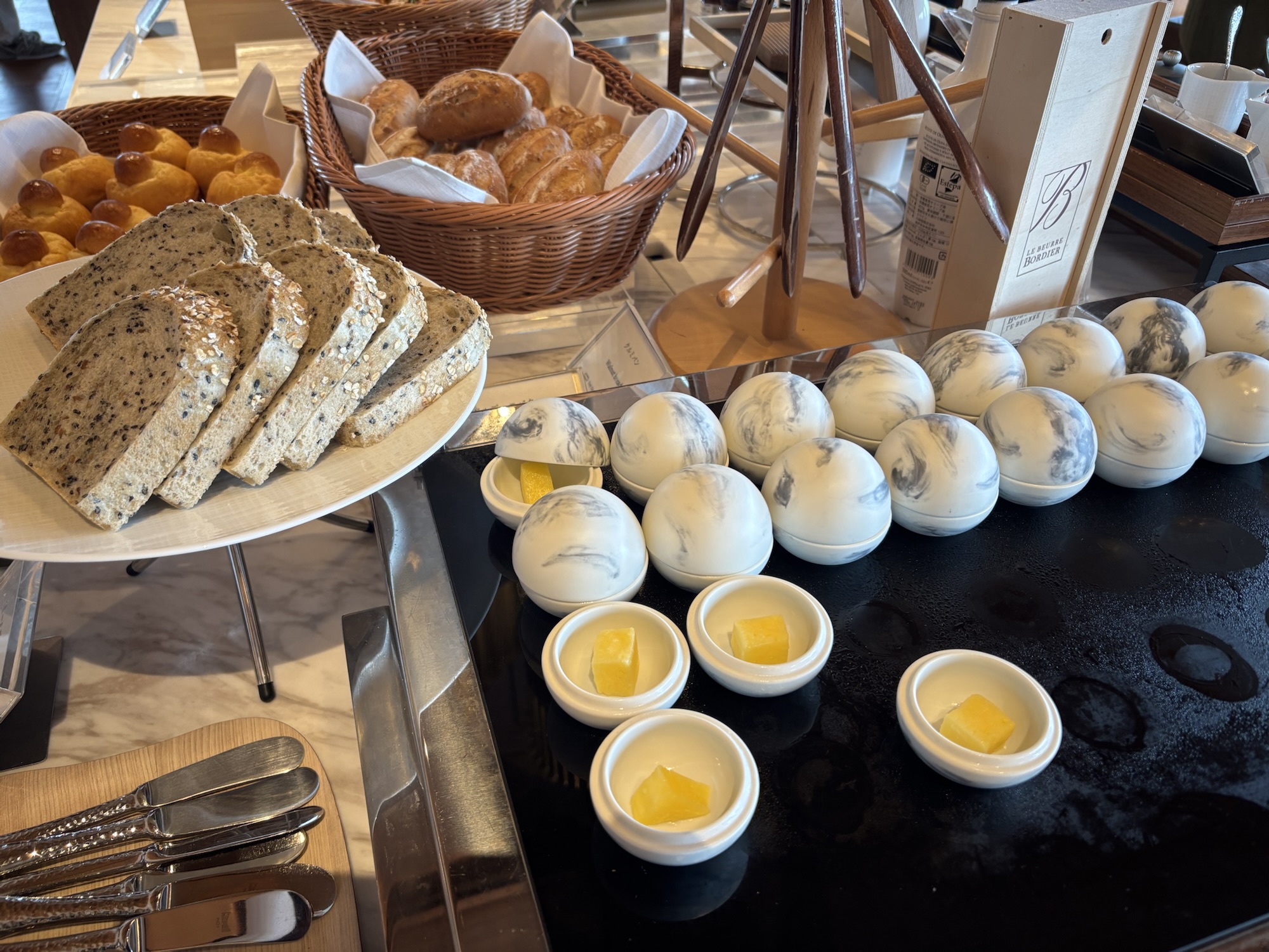 【大阪ステーションホテル】マリオットポイント泊と驚愕の9000円朝食ビュッフェ