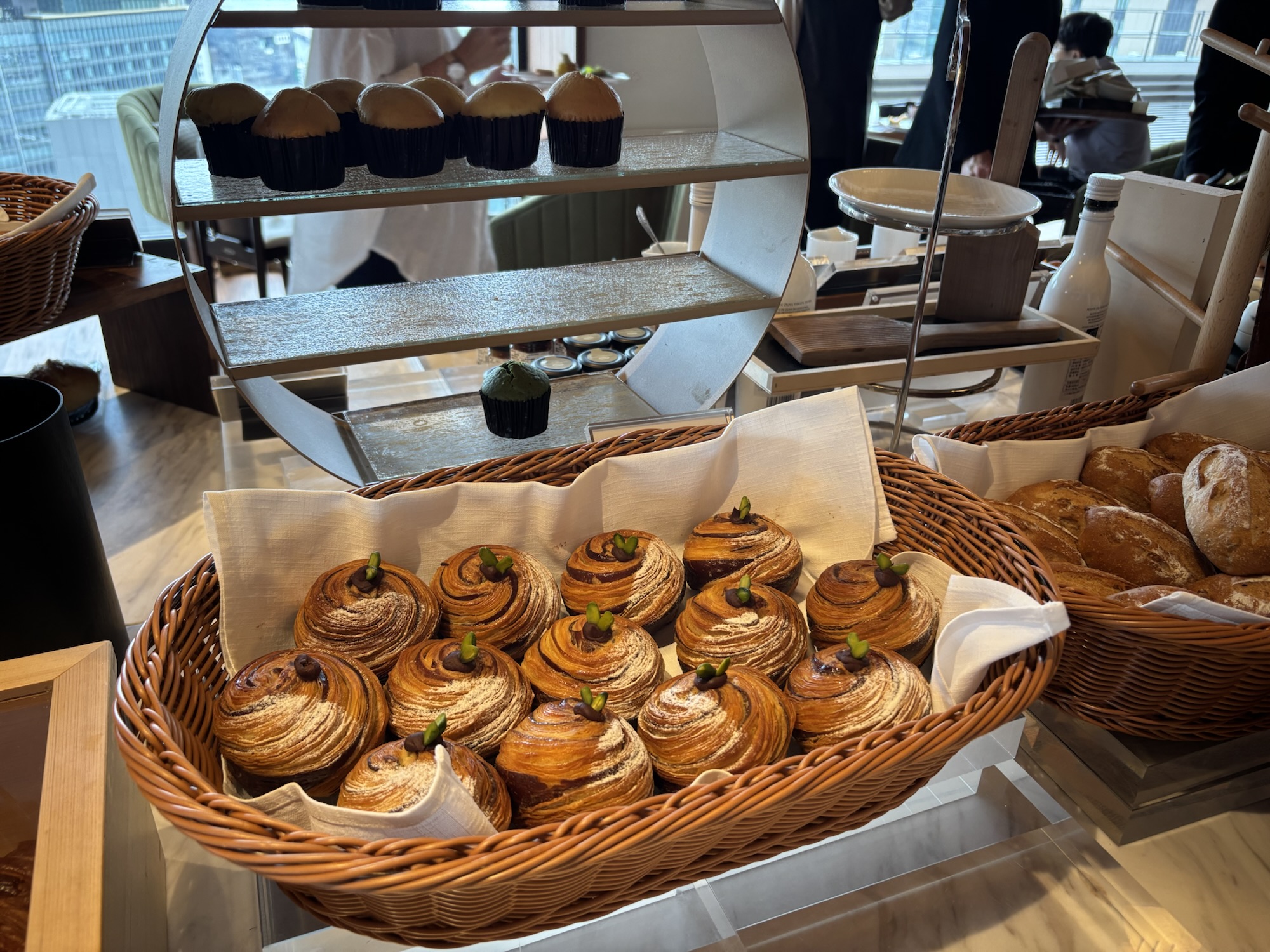 【大阪ステーションホテル】マリオットポイント泊と驚愕の9000円朝食ビュッフェ